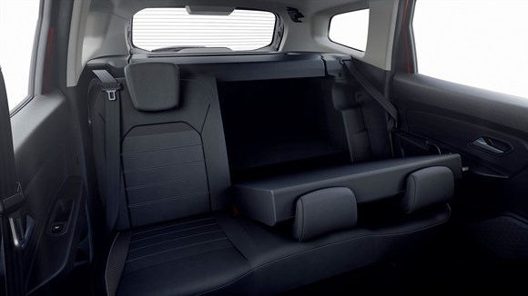 داستر (4*2) SE سيارة 